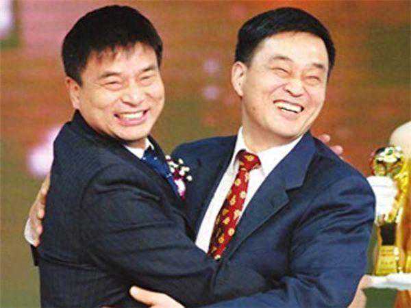 生了4个孩子，因太穷送出两个，谁知四个儿子后来都成了亿万富翁