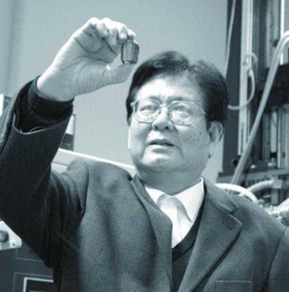 处处领先！他用一块“石头”让美国憋屈26年，封锁美国多年，真牛