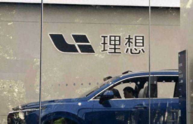下调销量目标MEGA撤店，理想汽车跌落神坛？