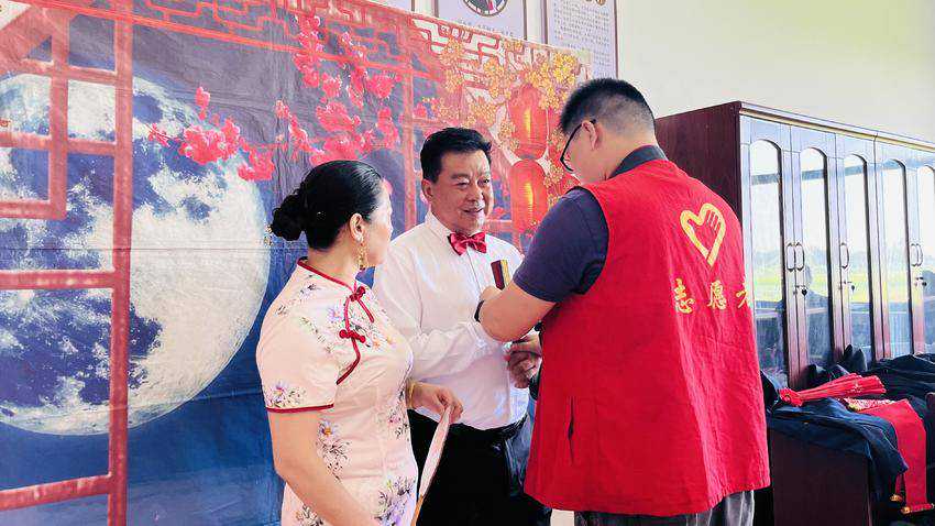 “咔嚓”，150余对夫妇来一波婚纱照！