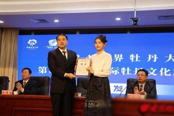 祝晓晗、宋小睿、李悟被聘为“2024菏泽牡丹节会网络传播形象