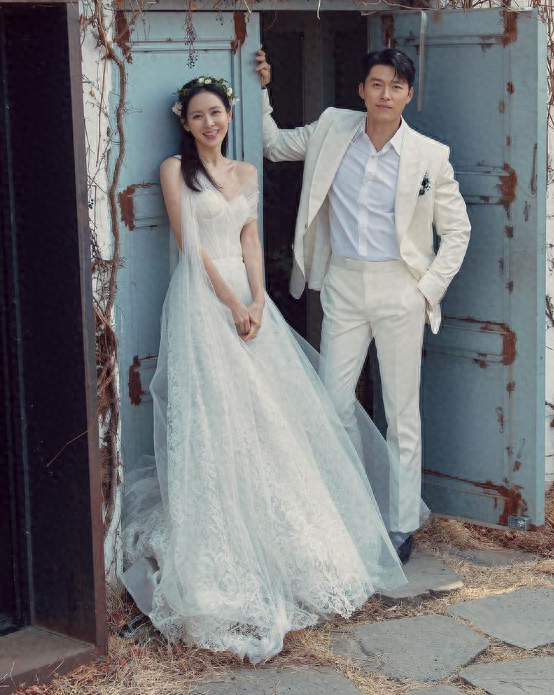 玄彬、孙艺珍结婚2周年放闪！甜晒珍藏版婚纱照 网友：期待明年了