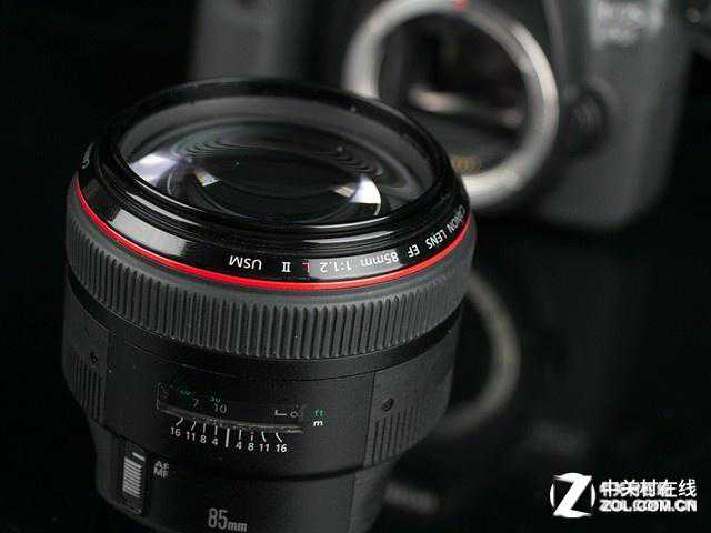 美丽大眼睛 佳能85mm f/1.2L II USM镜头