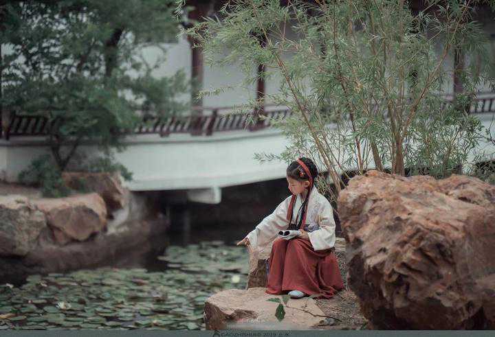 东北爸爸给7岁女儿拍角色写真，小姑娘有模有样太有范儿了