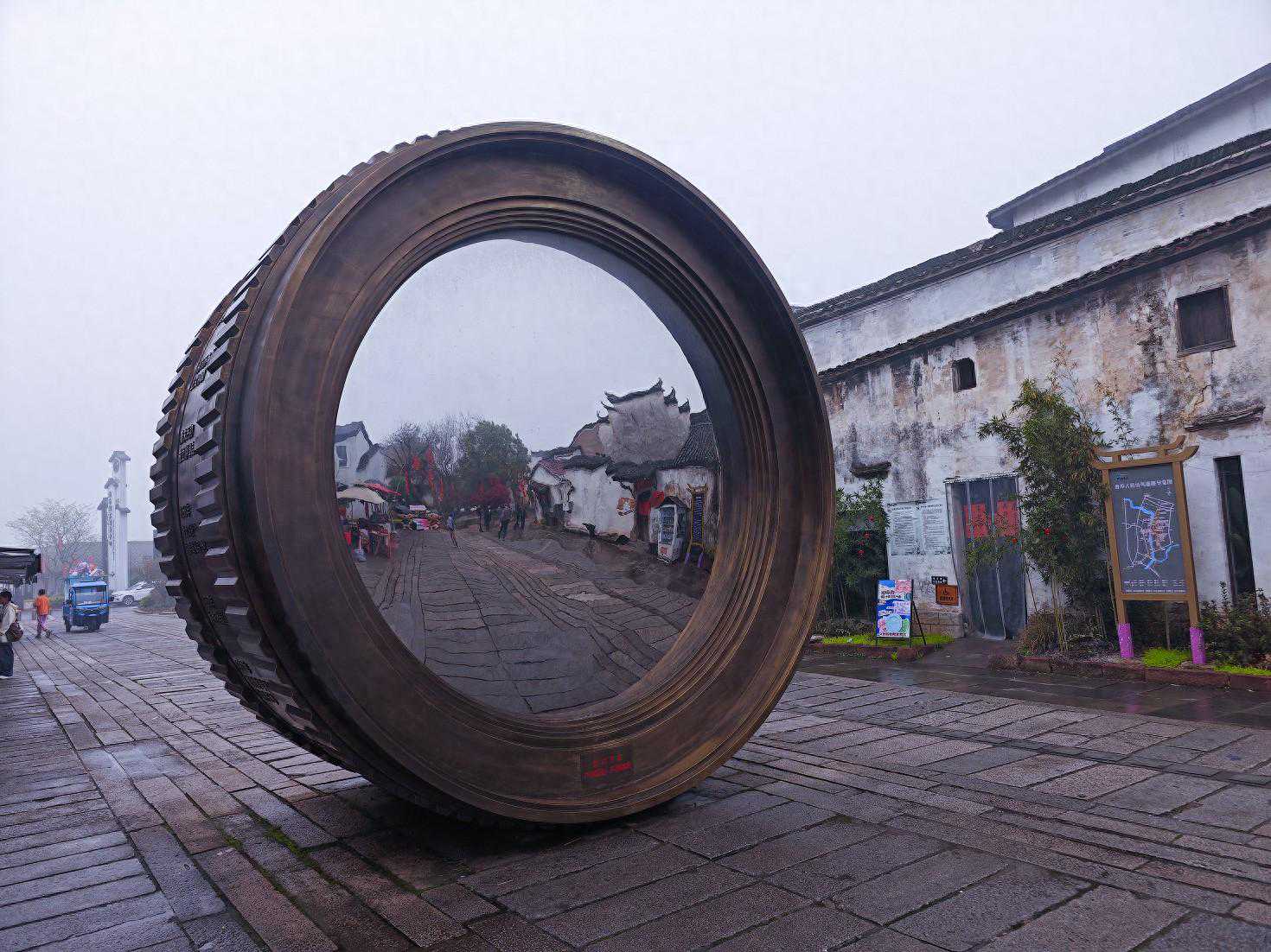 世界最大的“镜头”在哪里？
