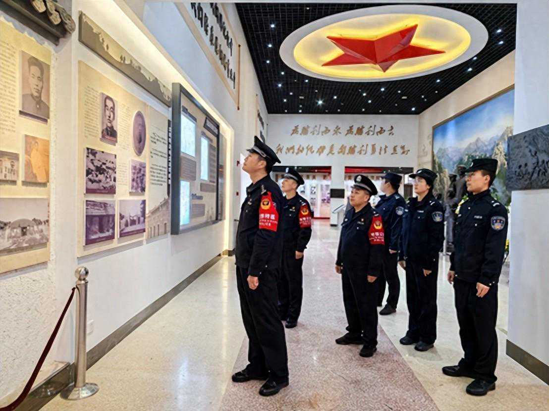 致敬·缅怀·奋进——地铁分局海洋大学站派出所组织开展清明祭奠英烈活动
