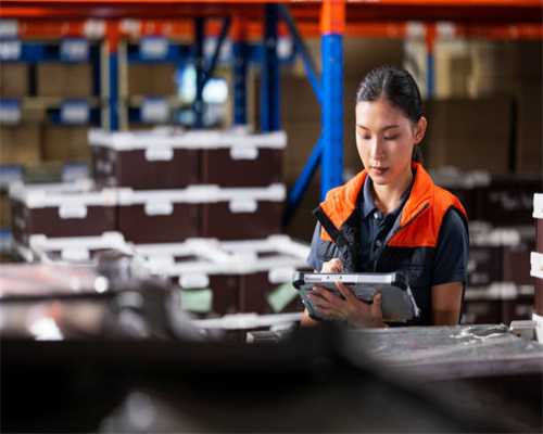 名作家的衣橱，暴露了他们的时尚品位和文学品位